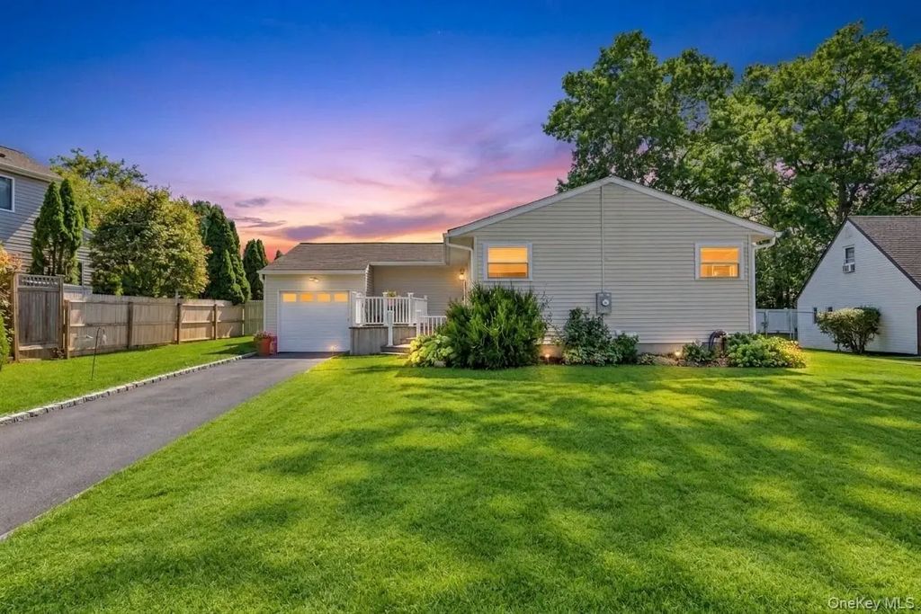 143 Stuyvesant Drive, Port Jefferson Station