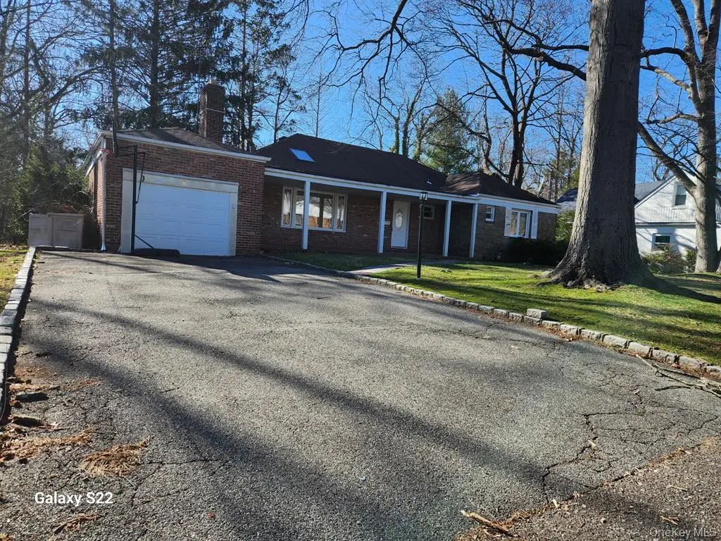 8 Brampton Lane, Great Neck