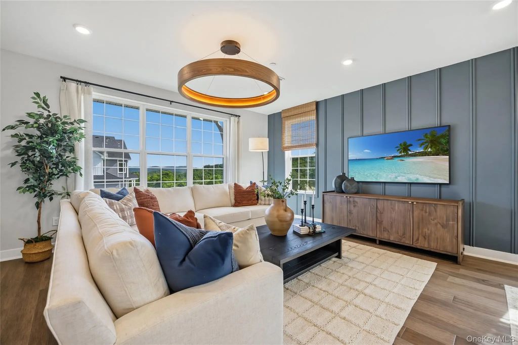 154 Pine Ridge Road, Tuxedo Park