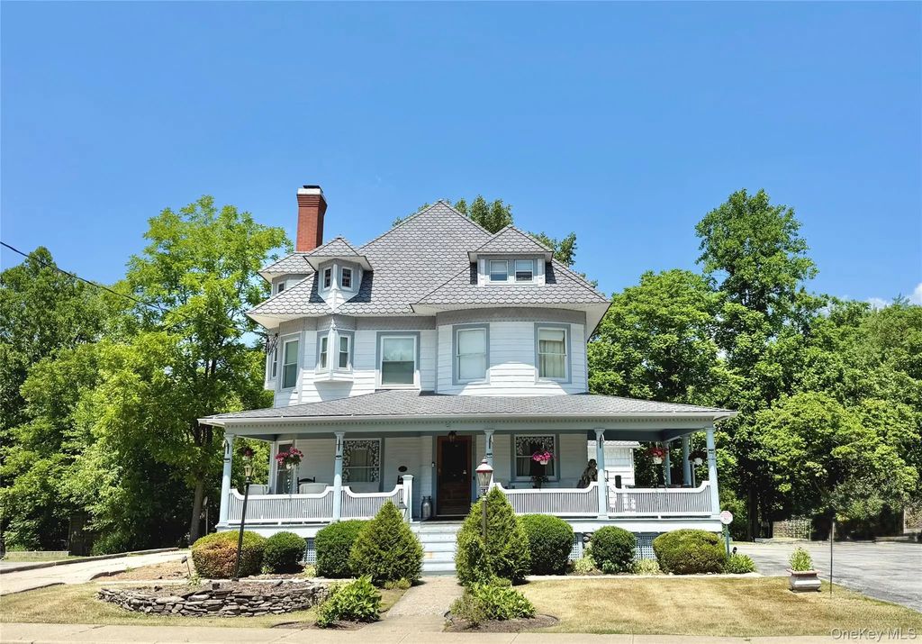 215 Maple Avenue, Pine Bush
