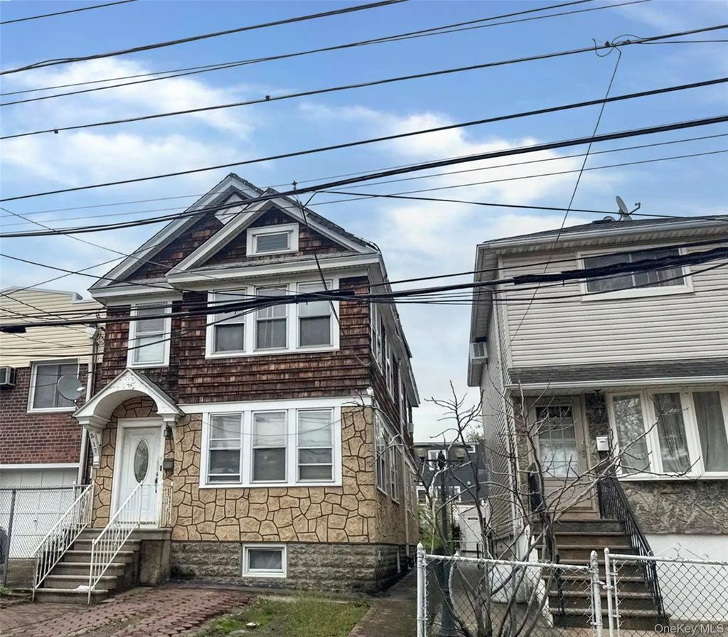 517 College Point Boulevard, College Point