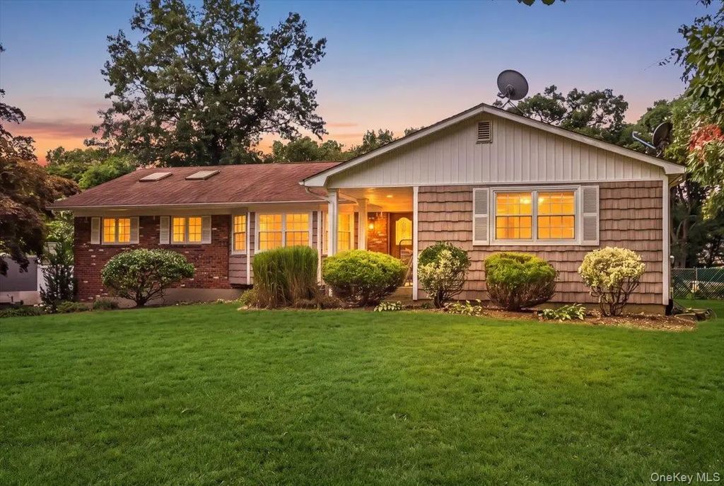 274 Marlin Street, Dix Hills