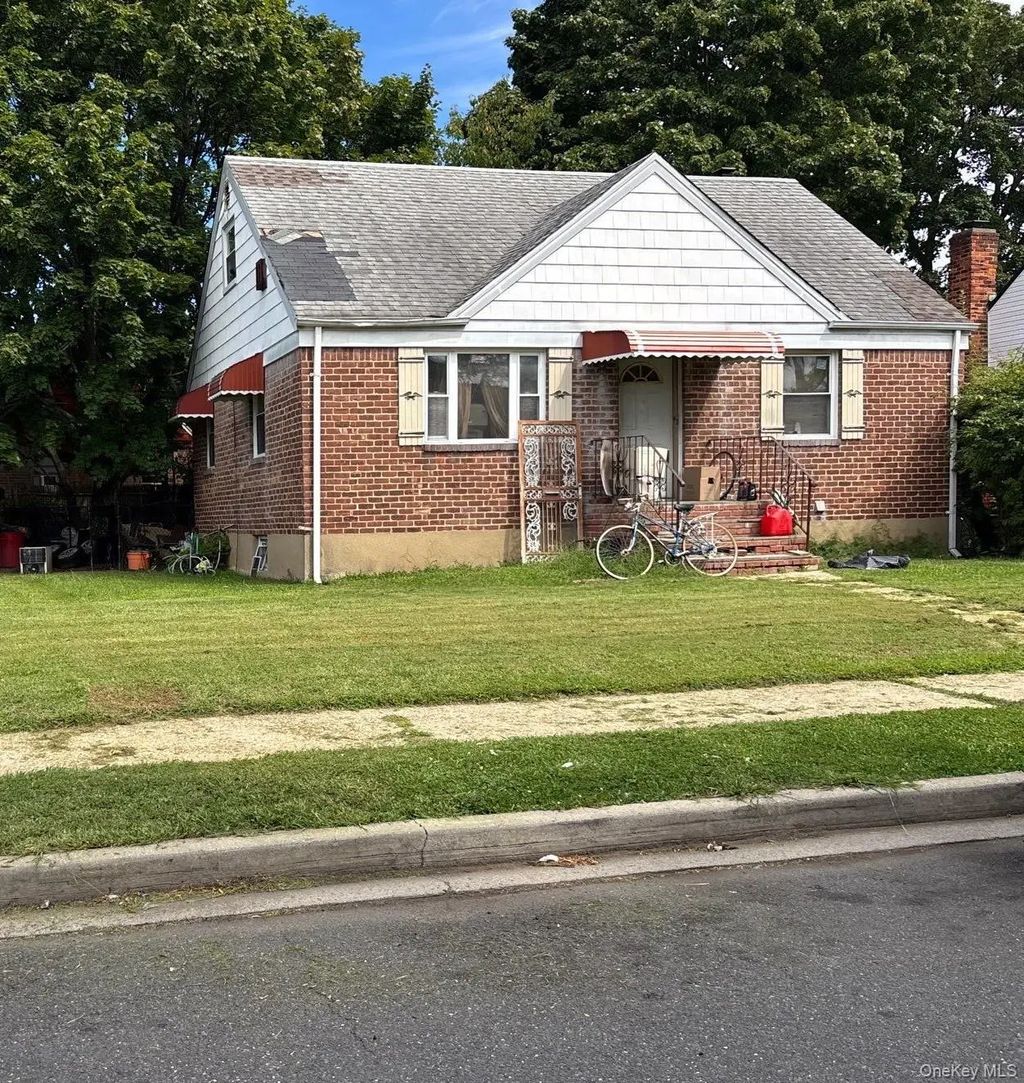 89 Chase Street, Hempstead