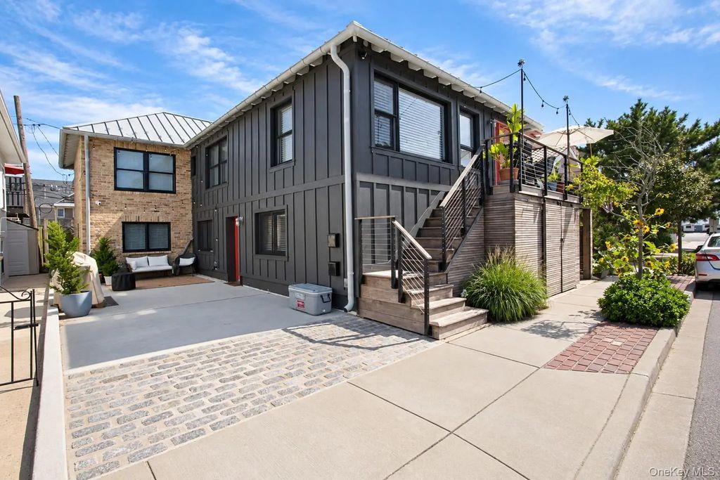 106 Pacific Boulevard, Long Beach