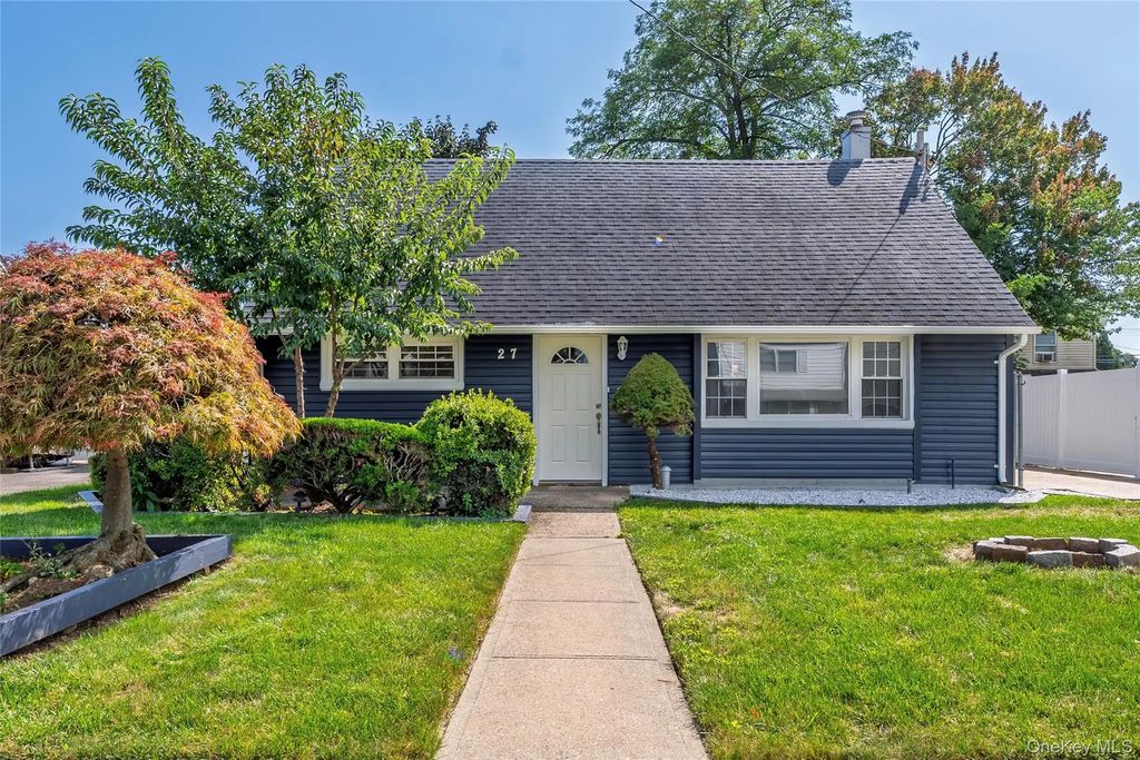 27 Park Lane, Bethpage