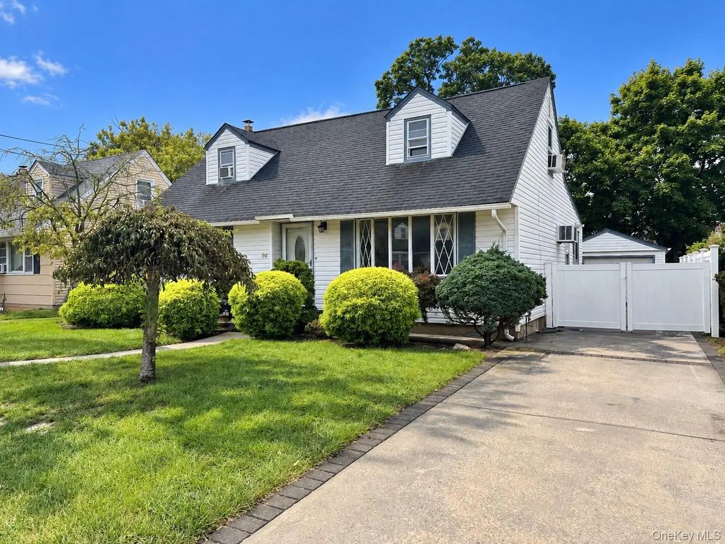 64 E Fenimore Street, Valley Stream