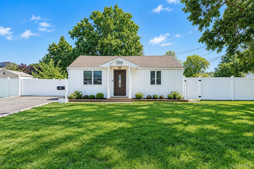 370 Grand Boulevard, Deer Park