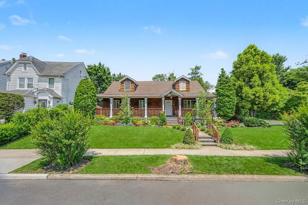 14645 13th Avenue, Whitestone