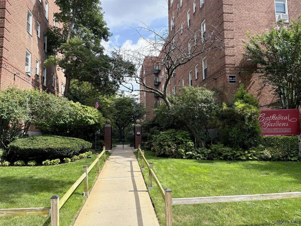 30 Catheral Avenue # 4a, Hempstead