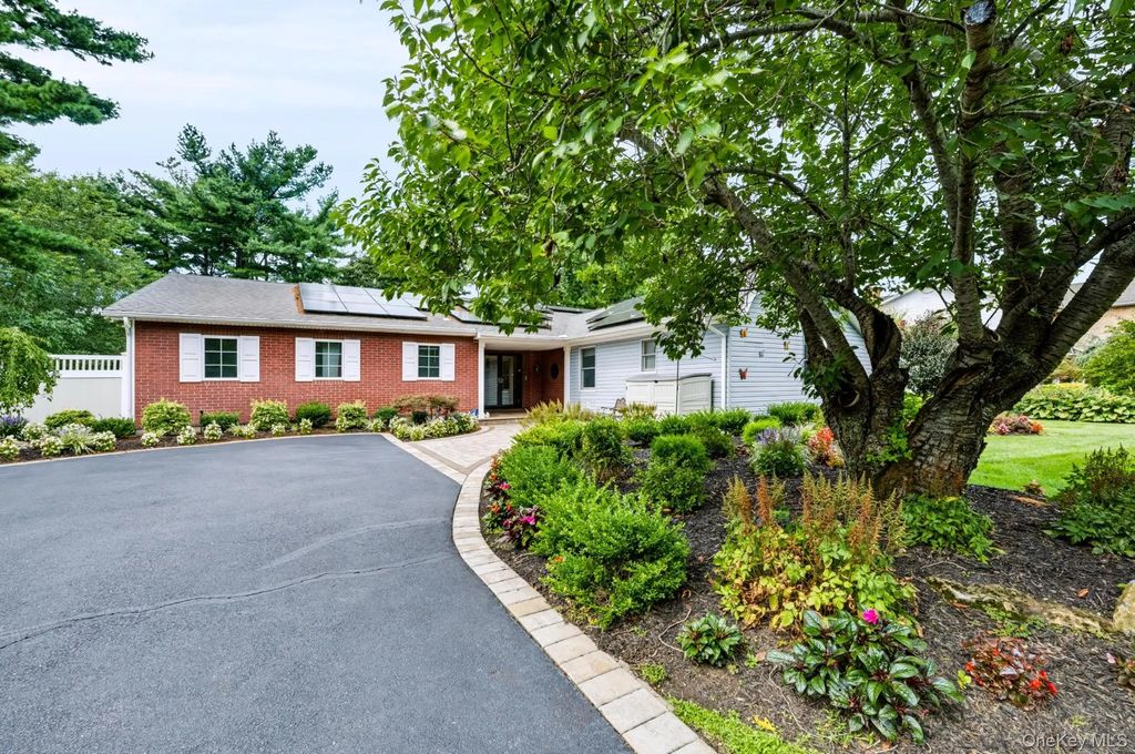 281 Town Line Road, East Northport