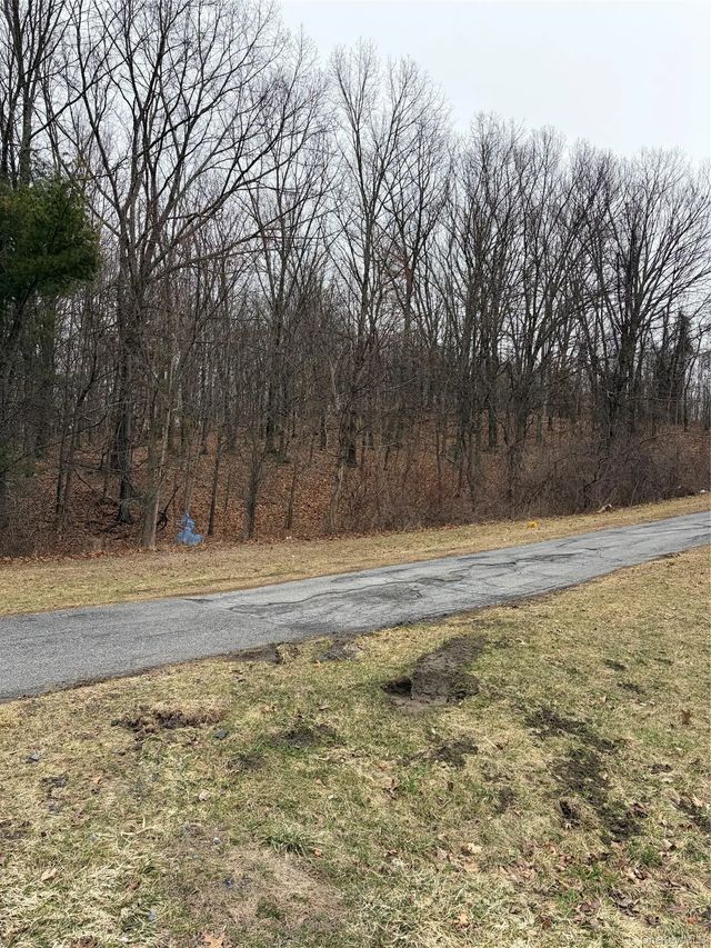 3748 Us Highway 9w, Highland