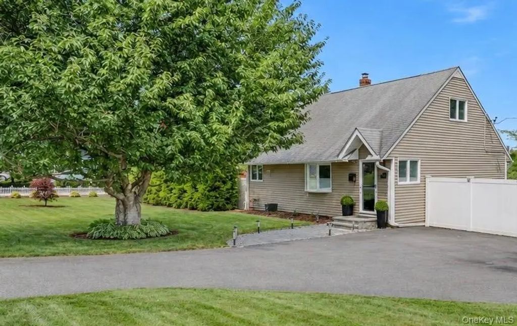 11 Jean Lane, Hartsdale