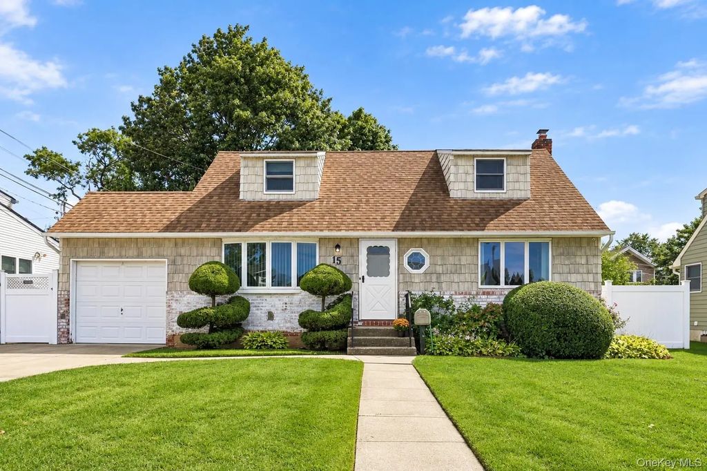 15 Scholl Drive, Farmingdale