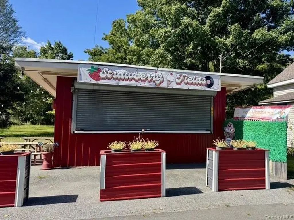 129 Lake Avenue, Middletown