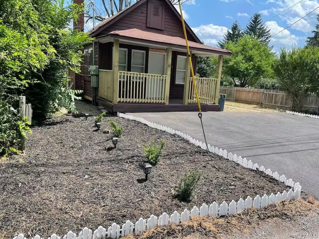 25 Highland Avenue, Monticello