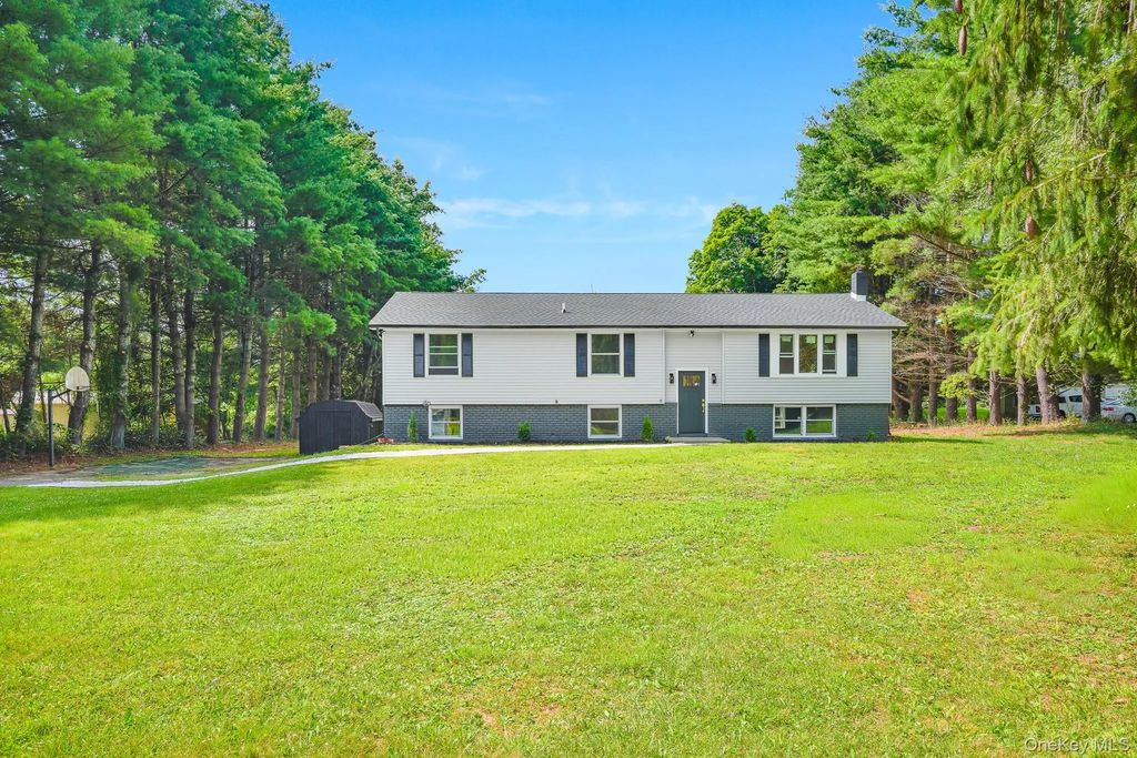36 Bronson Road, Poughquag