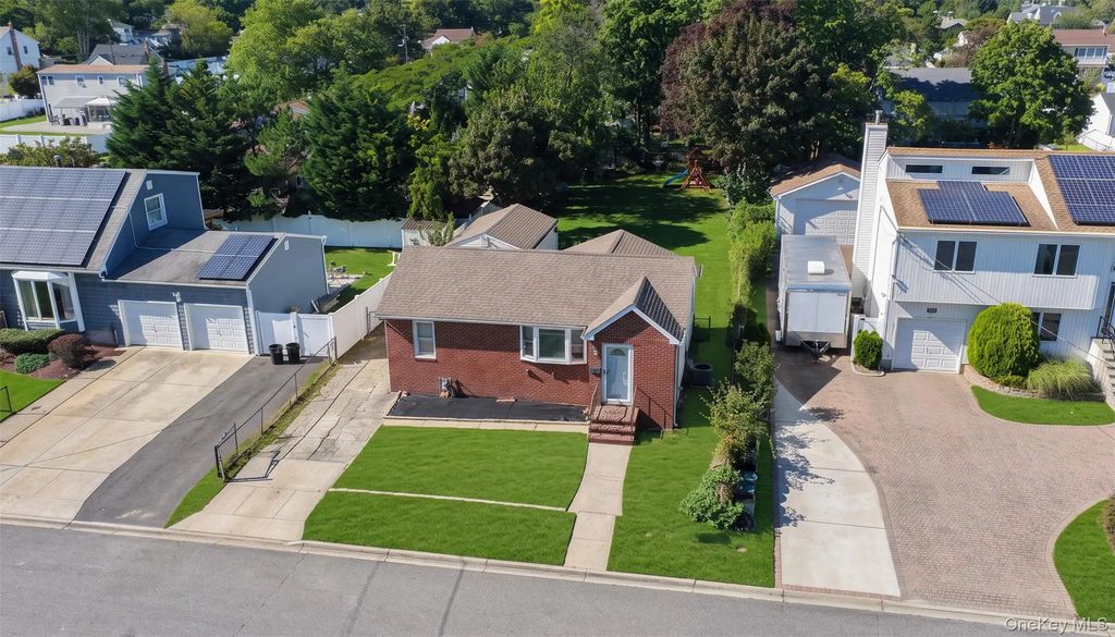 410 10th Street, West Babylon