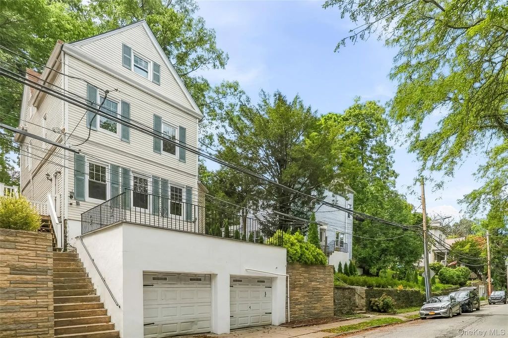 9 Desmond Avenue, Bronxville