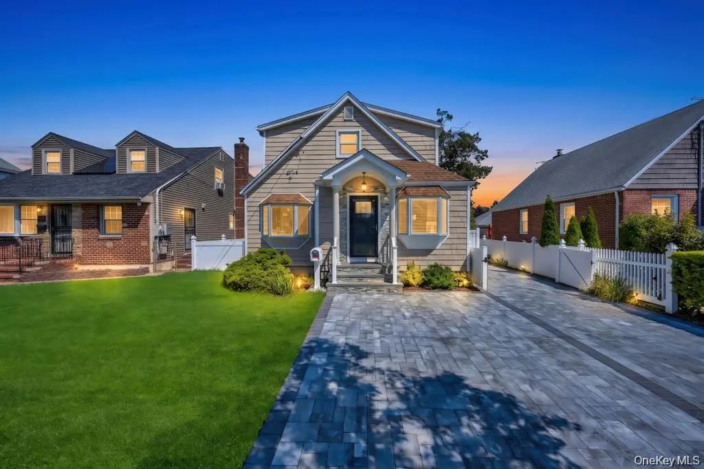 48 Liberty Avenue, Mineola