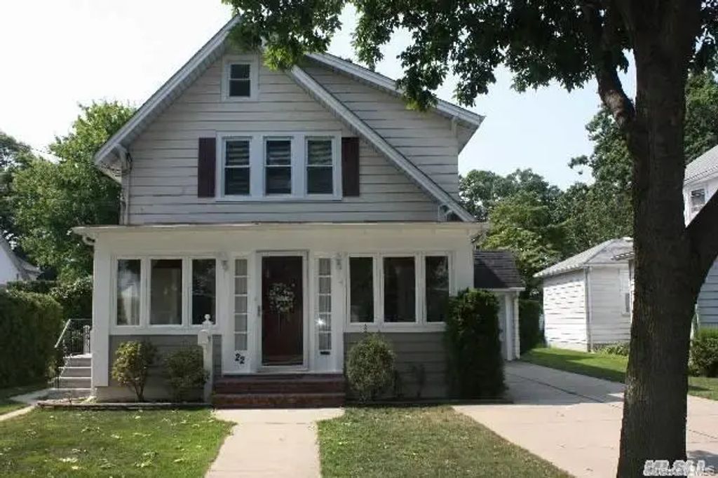 22 Jarvis Place # Upper, Lynbrook