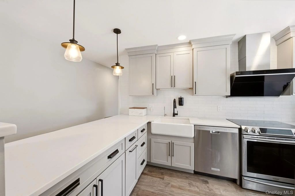 90 Conklin Street, Farmingdale