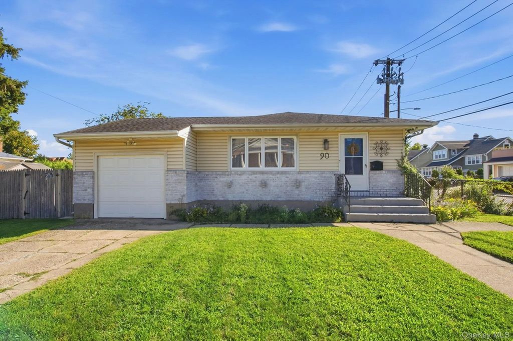 90 Conklin Street, Farmingdale
