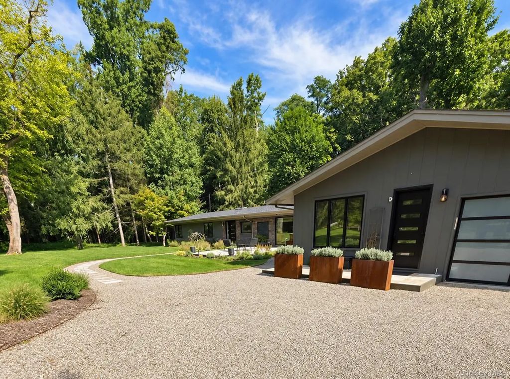 8 Meadow Lane, Lloyd Harbor