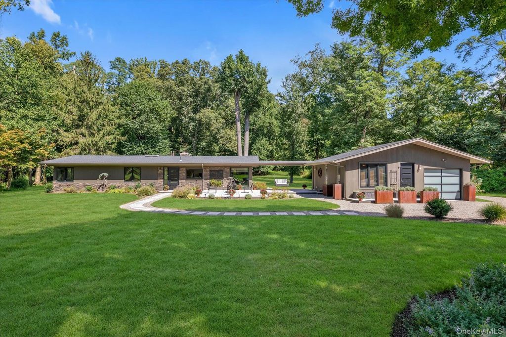8 Meadow Lane, Lloyd Harbor