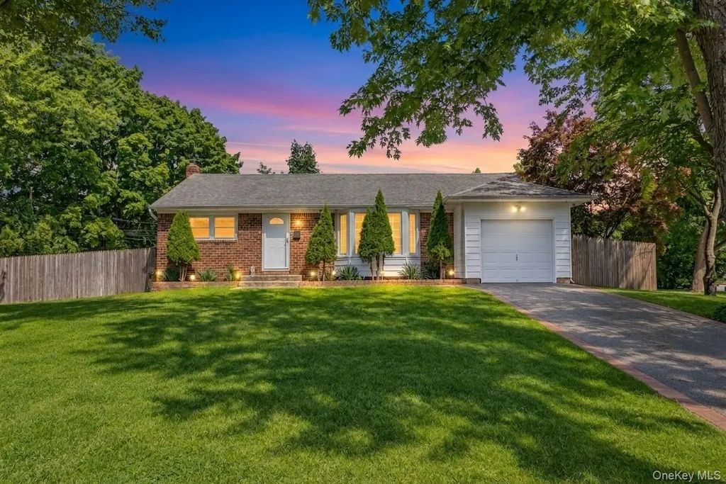 1 Azealia Court, Commack
