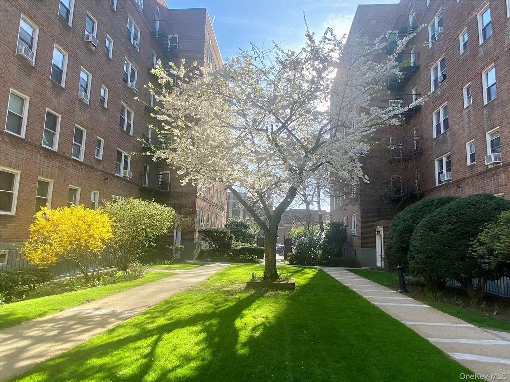 22 Mulford Place # 5c, Hempstead