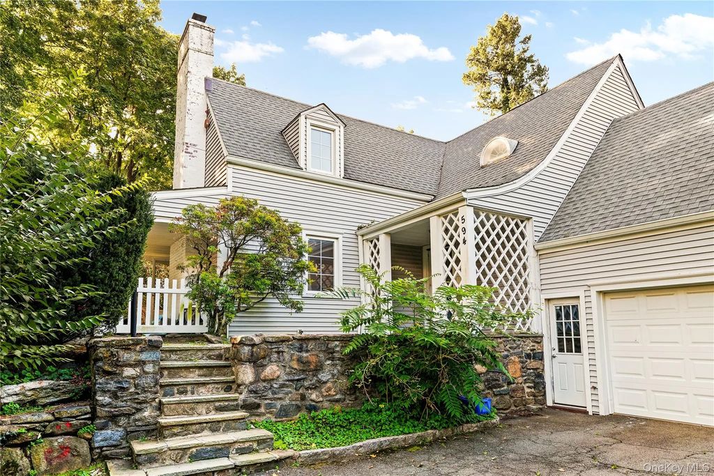 594 Fort Hill Road, Scarsdale