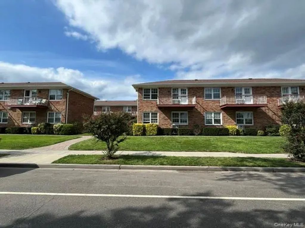 165 Manorhaven Boulevard # G, Port Washington