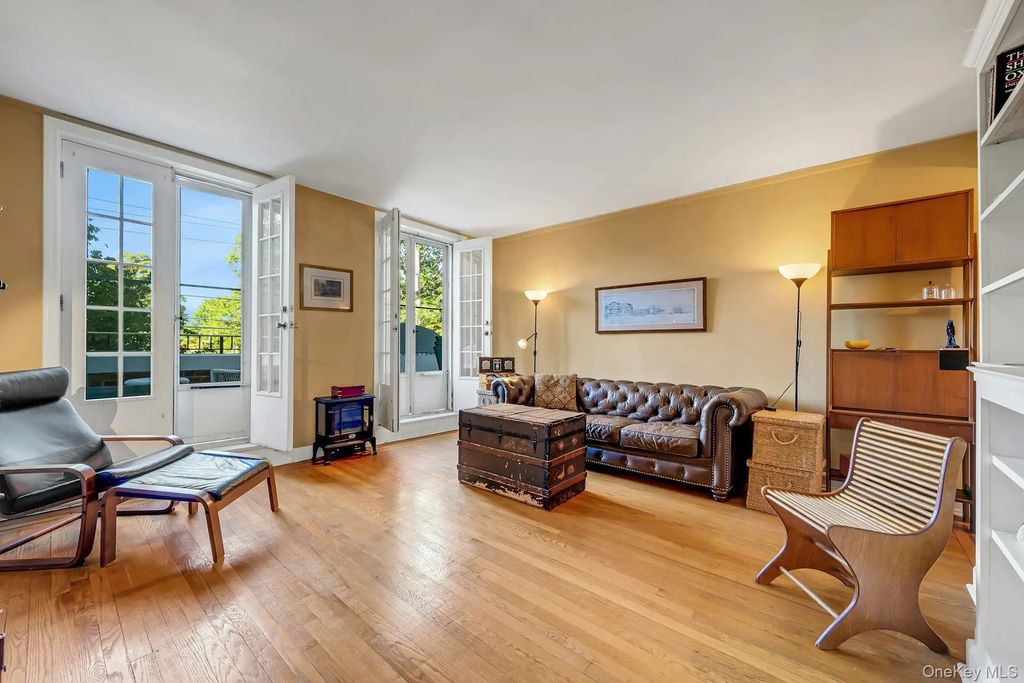 208 Centre Avenue # 2a, New Rochelle