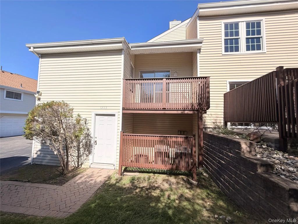 1223 Whispering Hills, Chester