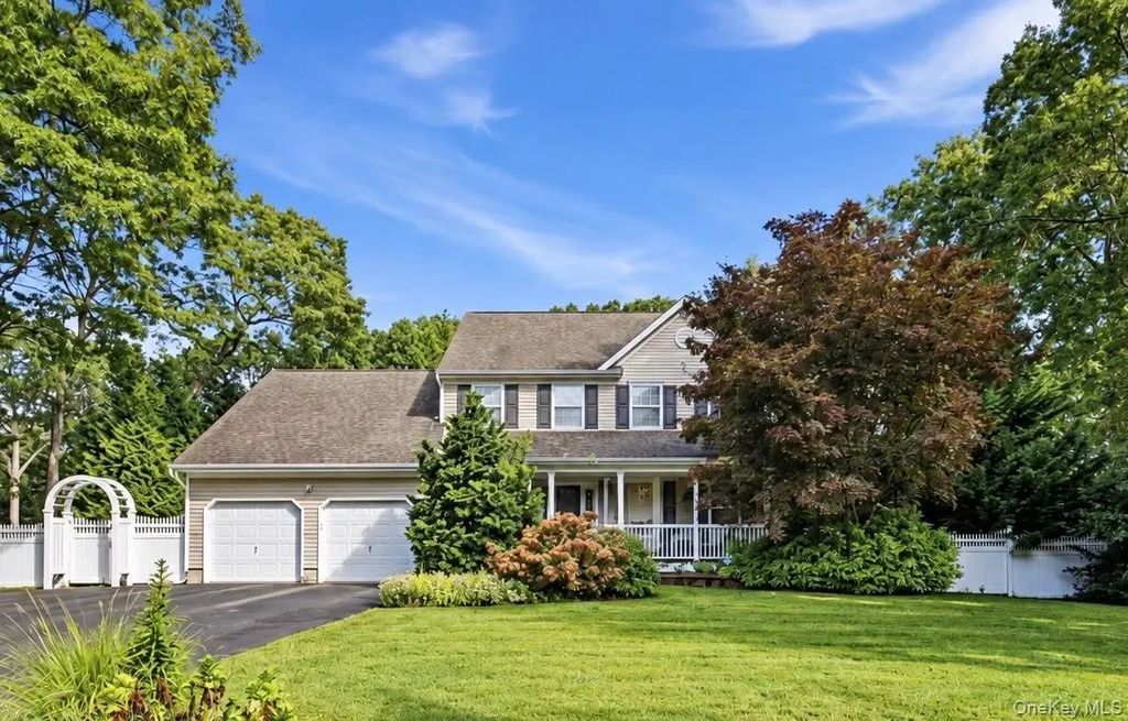 60 Scranton Avenue, Port Jefferson Station