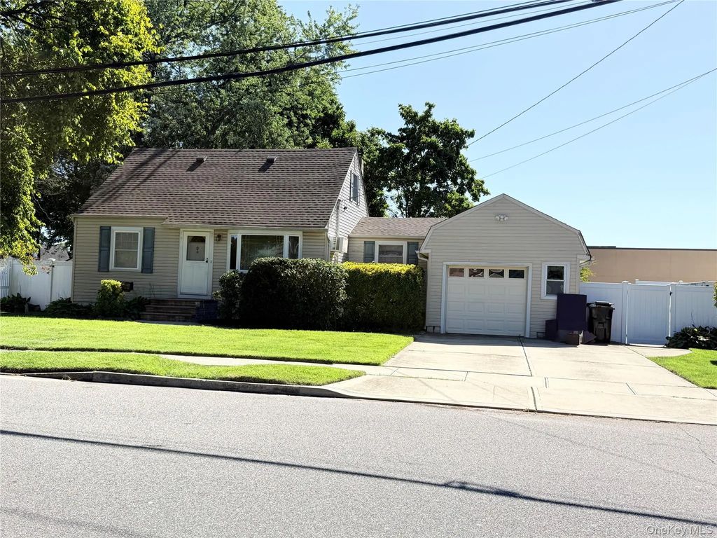 1 Higbie Drive, West Islip