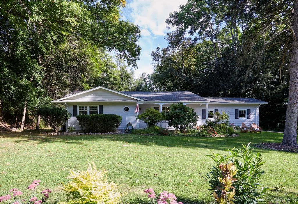 9 Red Oaks Mill Road, Poughkeepsie