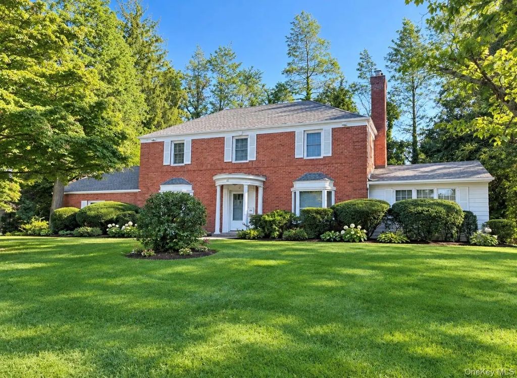 16 Birch Hill Road, Great Neck