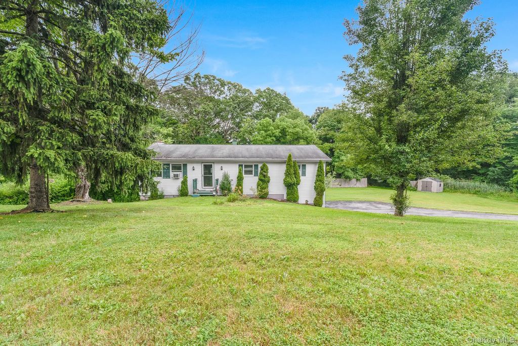 8 Larissa Lane, Wappingers Falls