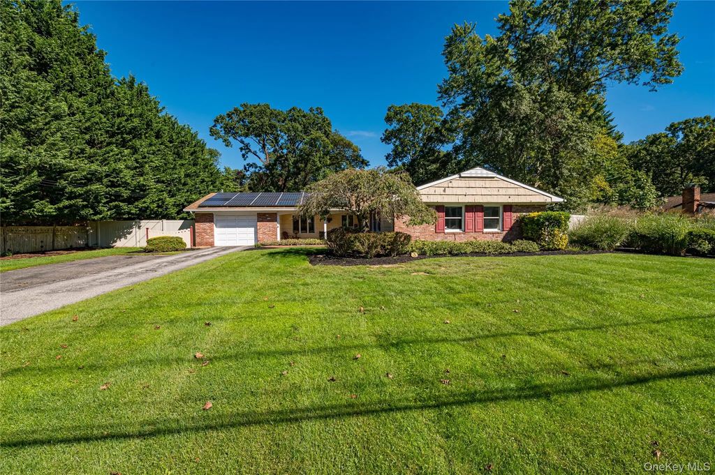 3 High Gate Drive, East Setauket
