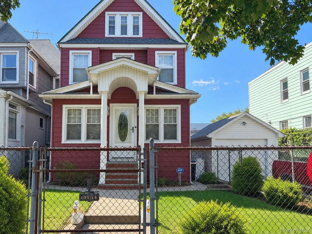 135-16 Kew Gardens Road, Richmond Hill