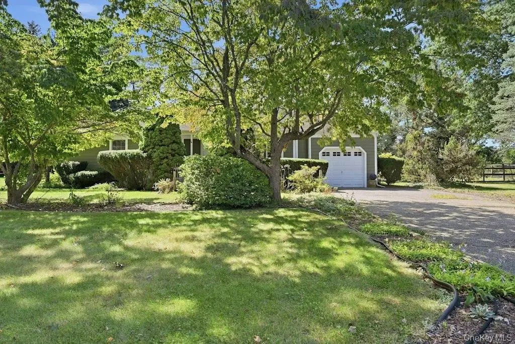 985 Silver Colt Road, Cutchogue