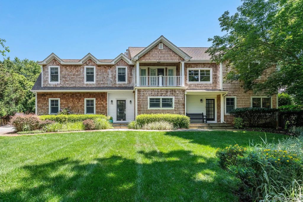 775 Mulford Court, Orient
