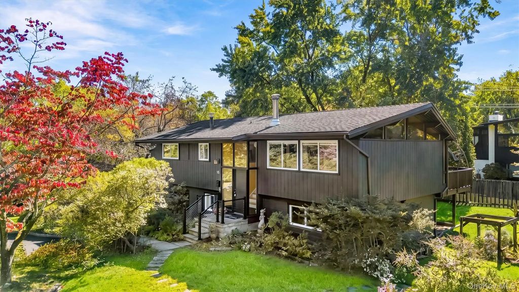 16 Crossbar Road, Hastings-on-Hudson