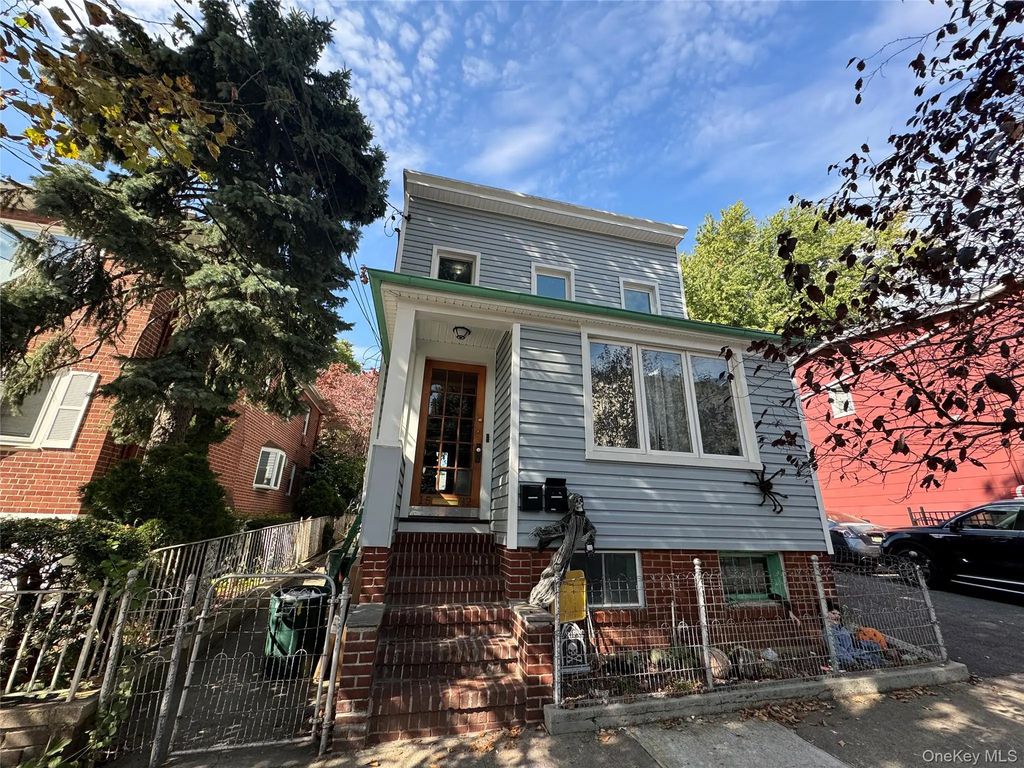 15-32 125th Street, College Point