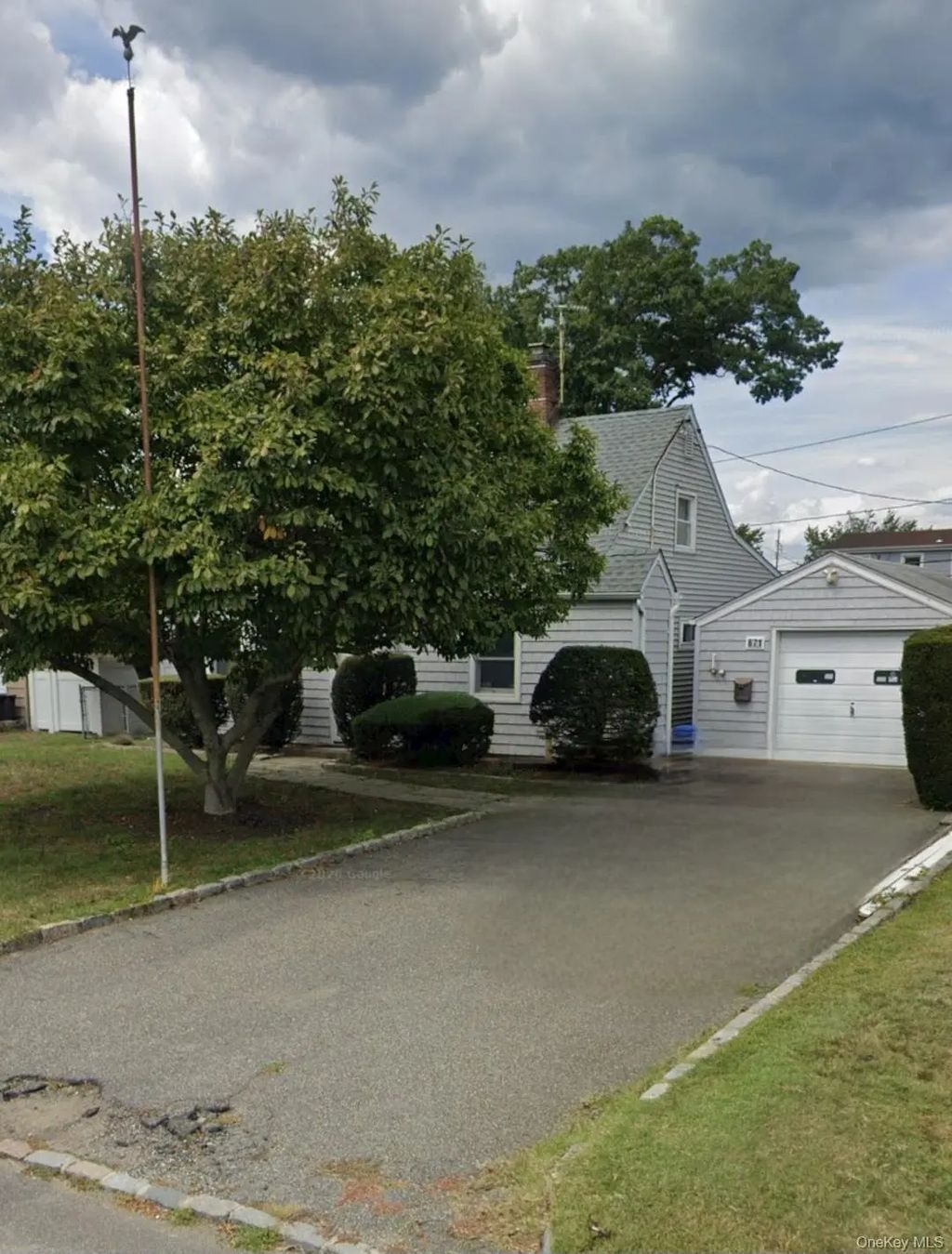 671 Lowell Street, Westbury