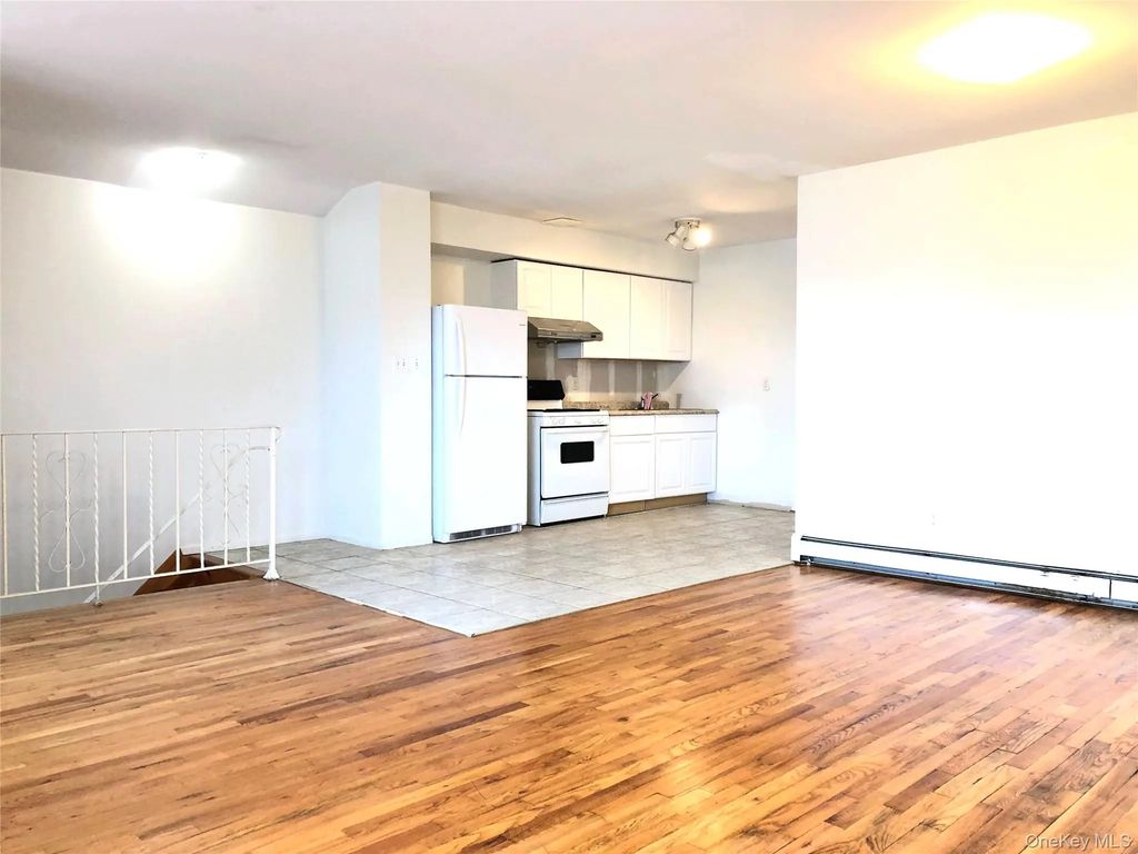 82-03 54th Avenue # 2nd Fl, Elmhurst