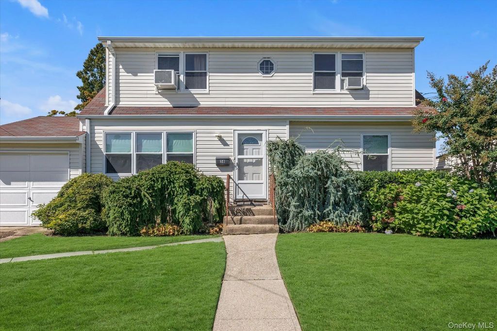 58 Elm Street, Hicksville