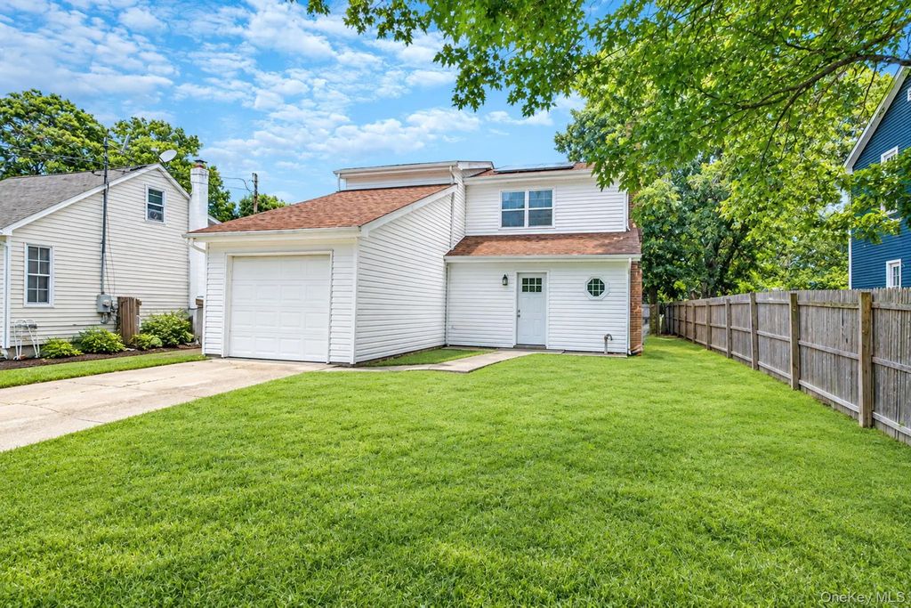 35 Lombardy Drive, Shirley