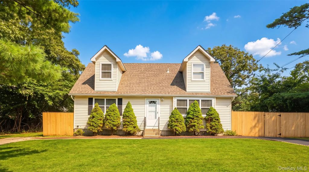 35 Cedar Lane, Medford